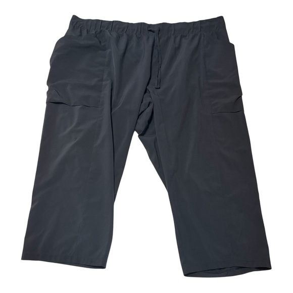 All in Motion Charcoal Black Capris - Picture 1 of 3